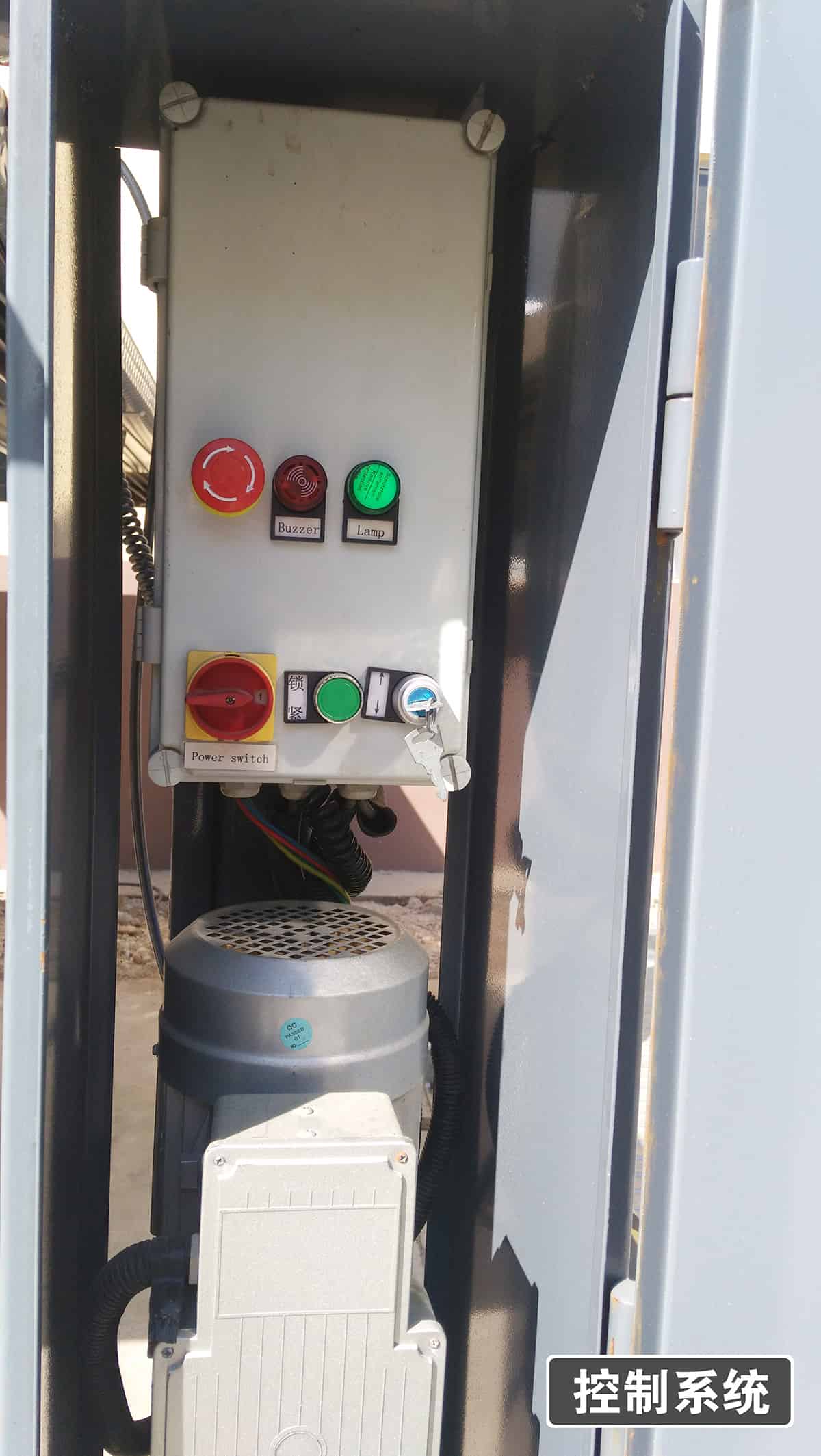 重慶成都四柱簡易升降立體停車設備控制系統.jpg