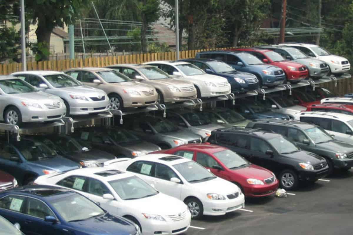 重慶成都倍萊兩柱簡易升降立體停車設備應用.jpg